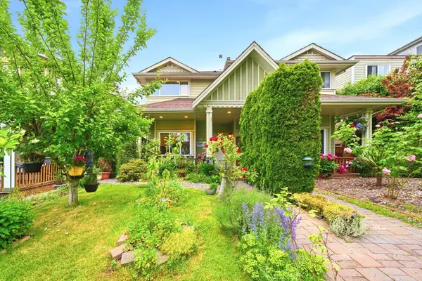 562 W Keith RD, North Vancouver, BC V7M 1M4