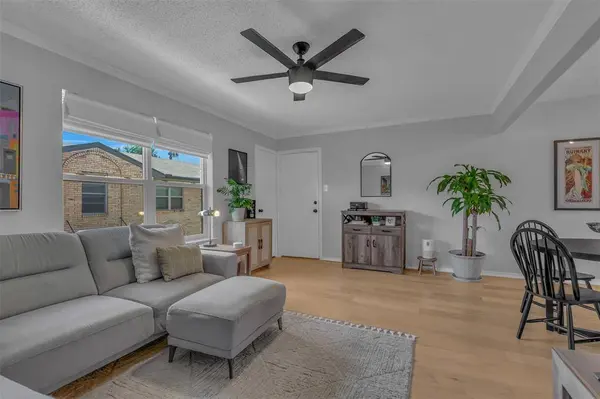 5829 Sandhurst Lane #D, Dallas, TX 75206
