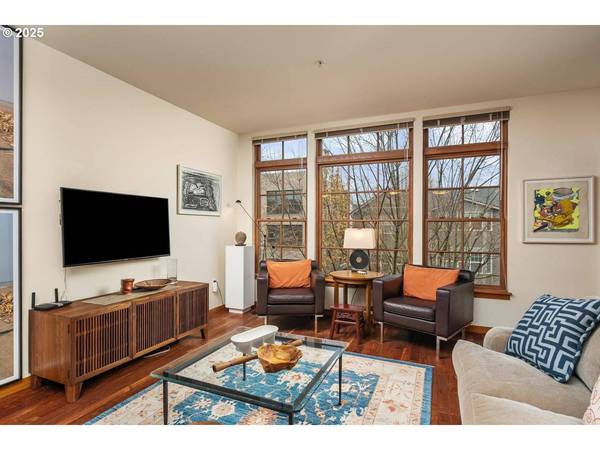 2335 NW RALEIGH ST #305, Portland, OR 97210