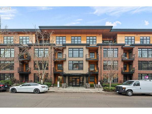 2335 NW RALEIGH ST #305, Portland, OR 97210