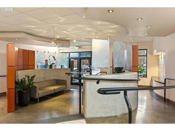 2335 NW RALEIGH ST #305, Portland, OR 97210