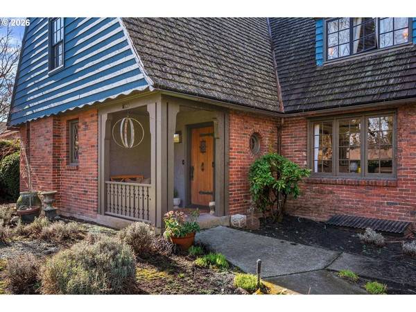 1833 SE EXETER DR, Portland, OR 97202