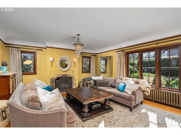 1833 SE EXETER DR, Portland, OR 97202