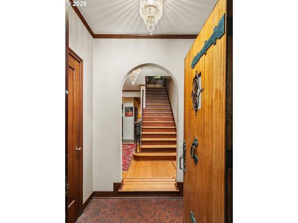 1833 SE EXETER DR, Portland, OR 97202