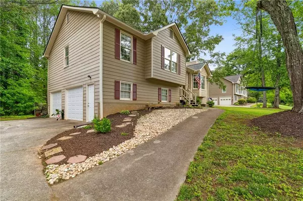 685 Maplelake DR, Acworth, GA 30101