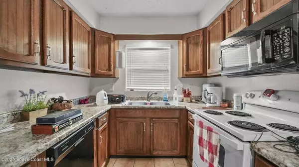 305 Cambridge AVE NE, Palm Bay, FL 32907