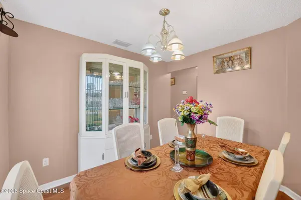 534 White Plains AVE SW, Palm Bay, FL 32908