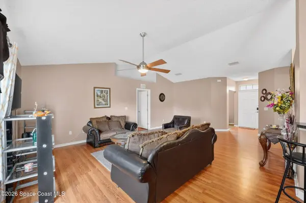 534 White Plains AVE SW, Palm Bay, FL 32908