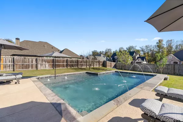 2849 Barton Creek Cir, Tyler, TX 75703