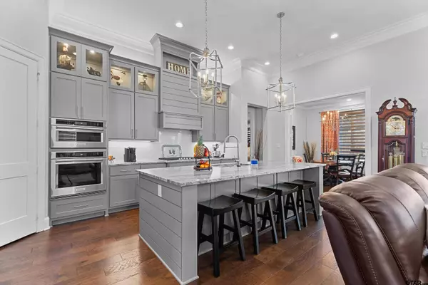 2849 Barton Creek Cir, Tyler, TX 75703