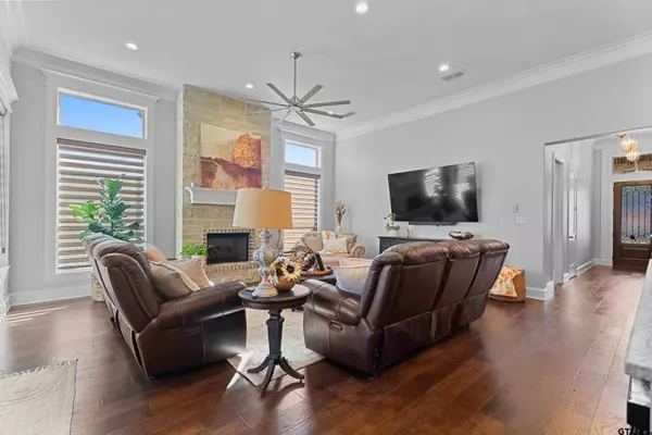 2849 Barton Creek Cir, Tyler, TX 75703