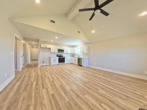 187 Red Bud Cir, Bullard, TX 75757