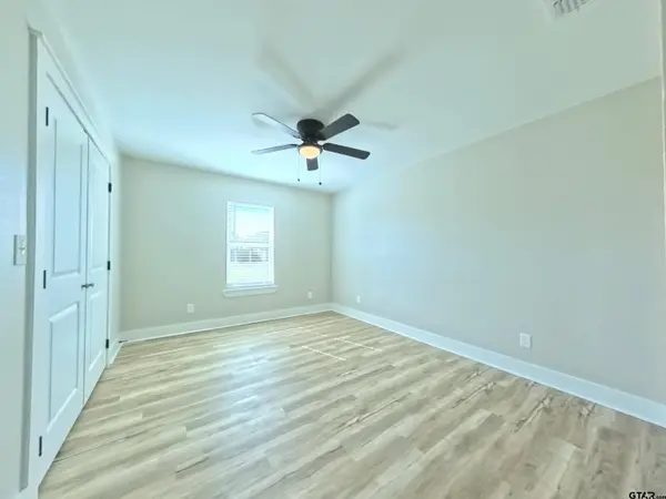 187 Red Bud Cir, Bullard, TX 75757