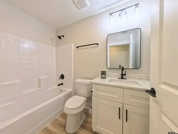 187 Red Bud Cir, Bullard, TX 75757