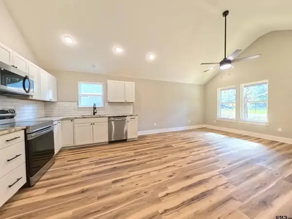 504 Post Oak Dr, Bullard, TX 75757