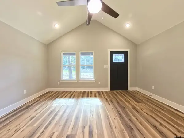 504 Post Oak Dr, Bullard, TX 75757