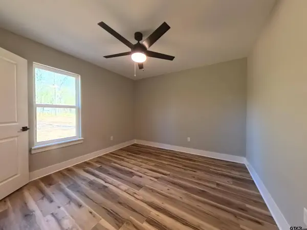 504 Post Oak Dr, Bullard, TX 75757