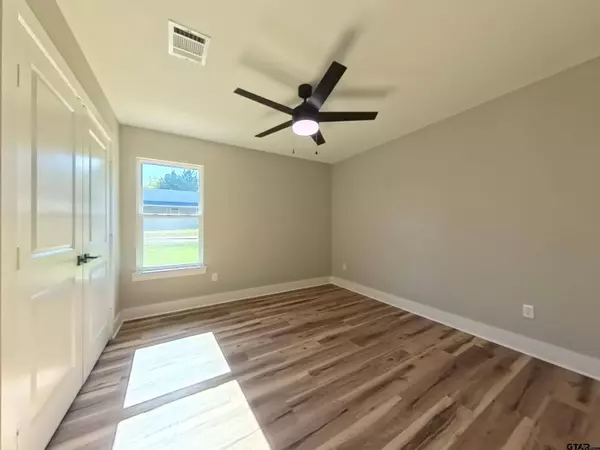 176 Royal Dr, Bullard, TX 75757