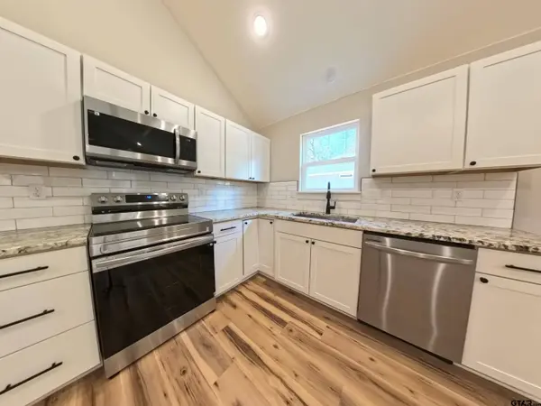 504 Post Oak Dr, Bullard, TX 75757