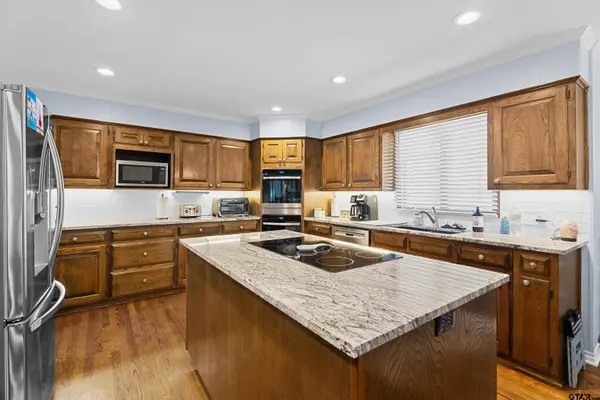 143 Williamsburg Ln, Bullard, TX 75757