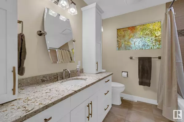 4916 112 ST NW, Edmonton, AB T6H 3H9