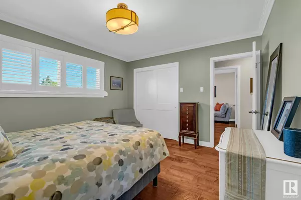 4916 112 ST NW, Edmonton, AB T6H 3H9