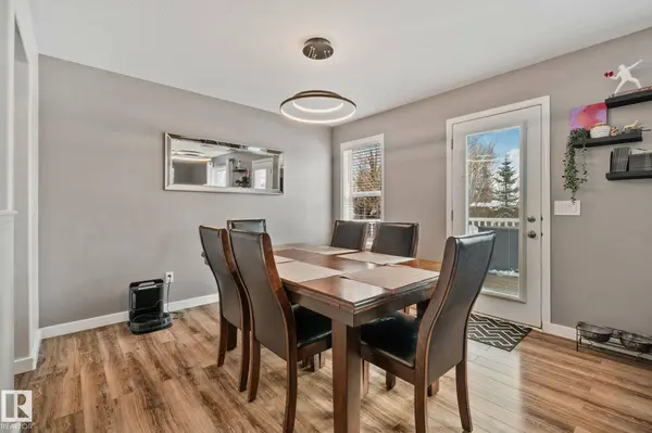 3711 161 AV NW, Edmonton, AB T5Y 3G2