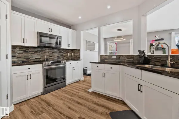 3711 161 AV NW, Edmonton, AB T5Y 3G2