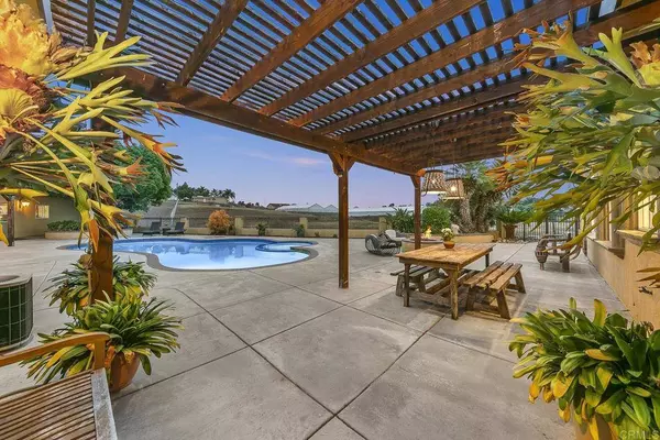 1508 Sequoia LN, Vista, CA 92081