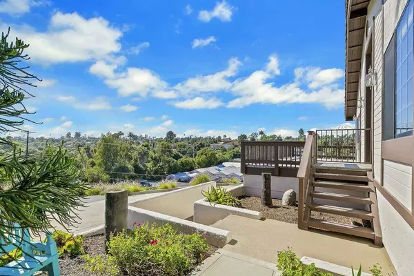 1515 Monte Vista DR, Vista, CA 92084