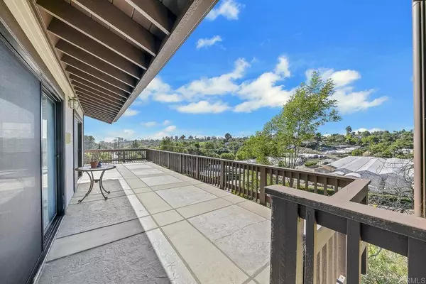 1515 Monte Vista DR, Vista, CA 92084