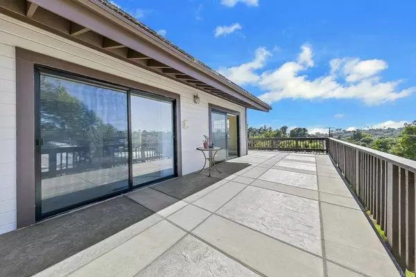 1515 Monte Vista DR, Vista, CA 92084