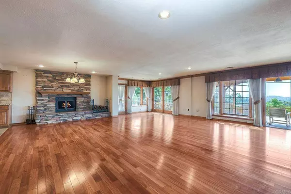 1650 Elevado RD, Vista, CA 92084