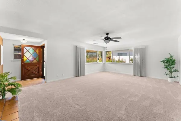 635 Pine Tree LN, Vista, CA 92081