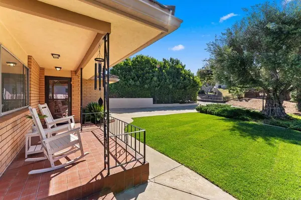 635 Pine Tree LN, Vista, CA 92081