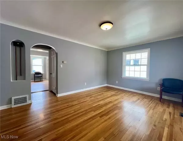 10800 Vernon AVE, Garfield Heights, OH 44125