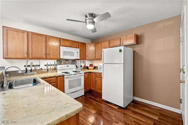 832 Roosevelt AVE, Cuyahoga Falls, OH 44221