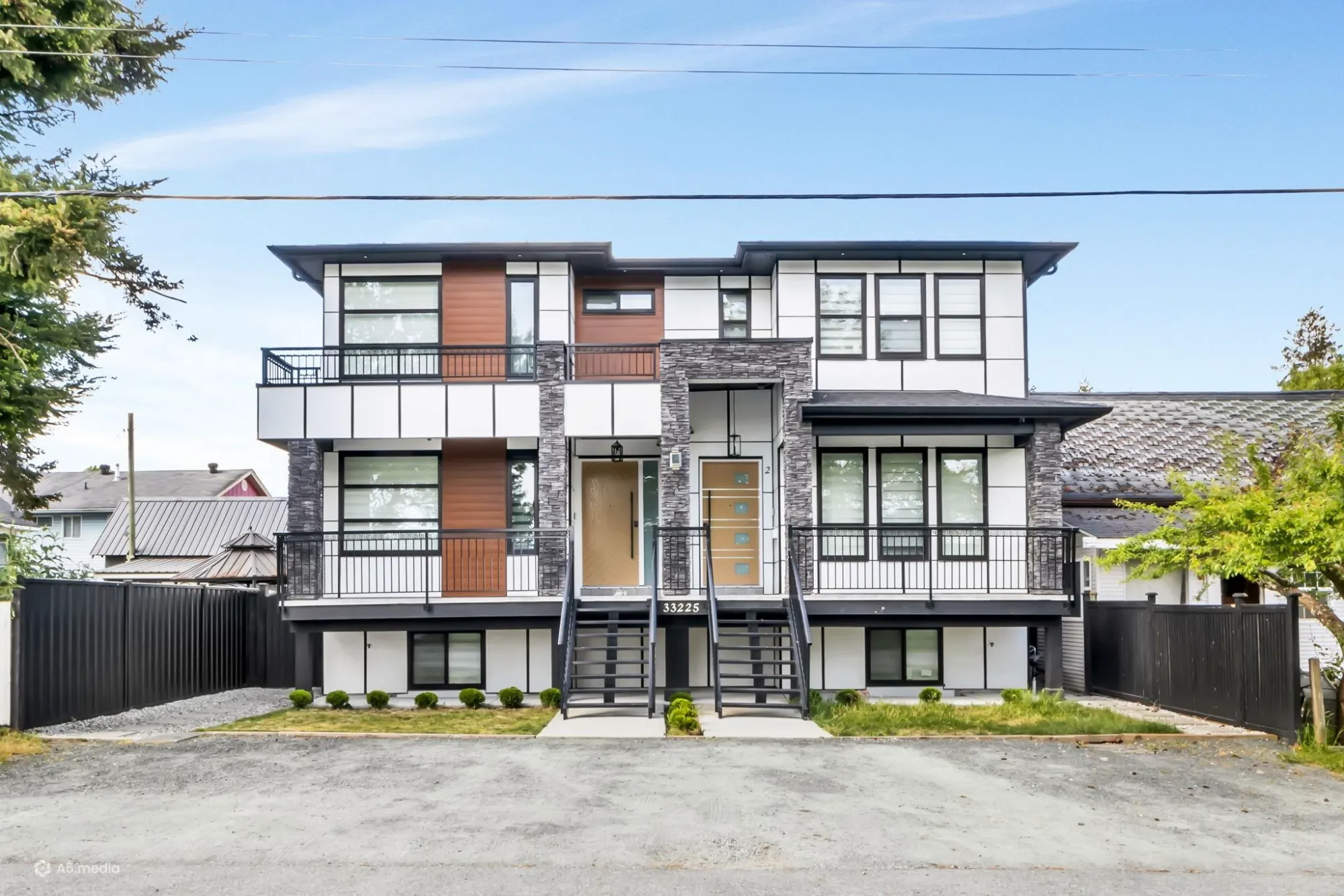 Luxurious multifamily home in Burnaby Area