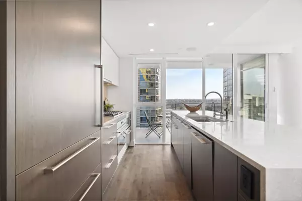 499 Pacific ST #1701, Vancouver, BC V6B 0N4