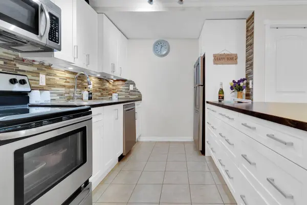 1122 King Albert Avenue #106, Coquitlam, BC V3J 1X7