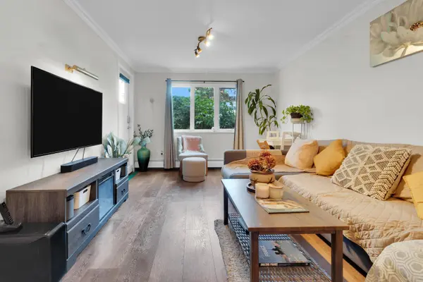 1122 King Albert Avenue #106