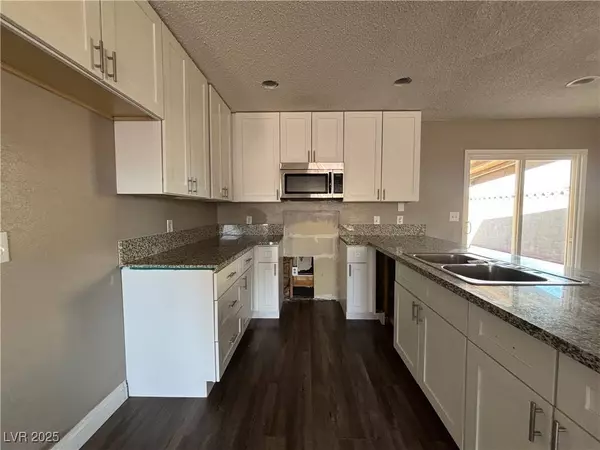 615 Hidden Valley DR, Henderson, NV 89002