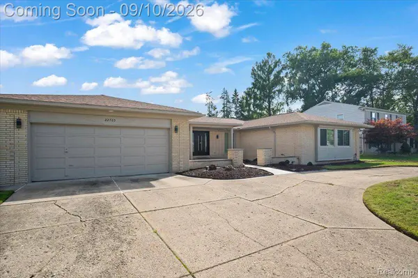 22765 Kenwyck DR, Southfield, MI 48034