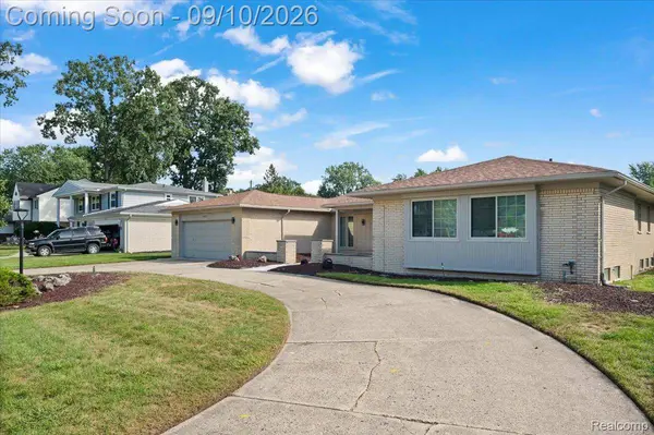 22765 Kenwyck DR, Southfield, MI 48034