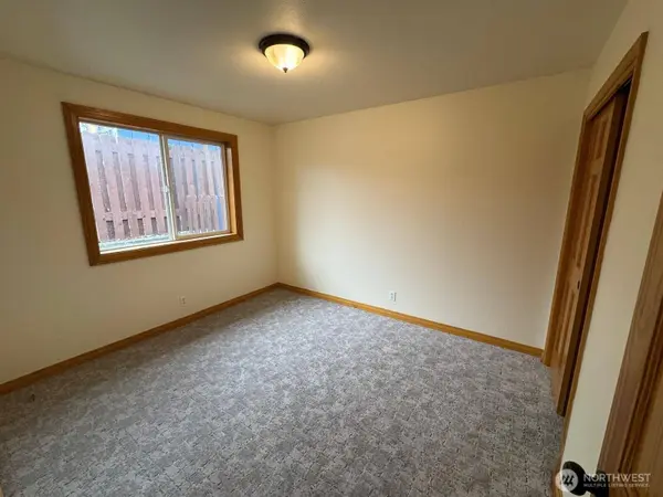 475 SE Barrington DR #D, Oak Harbor, WA 98277