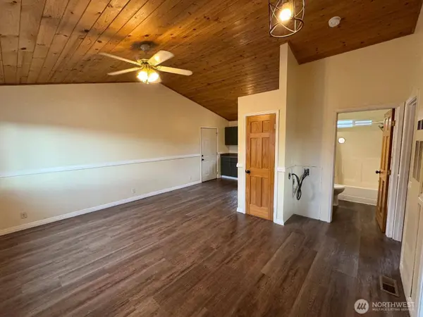 475 SE Barrington DR #D, Oak Harbor, WA 98277