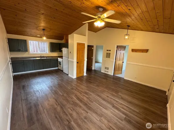 475 SE Barrington DR #D, Oak Harbor, WA 98277