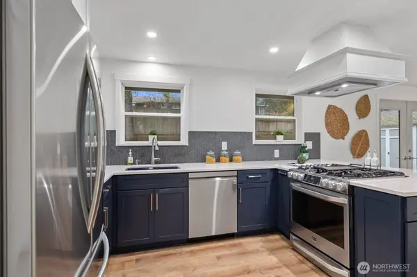 9218 NE 184th PL, Bothell, WA 98011