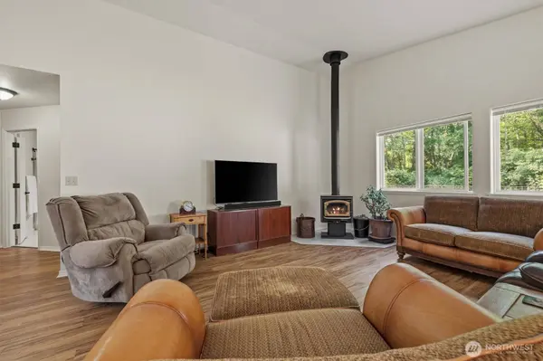 2021 Doe Dr, Oak Harbor, WA 98277