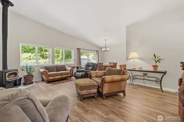 2021 Doe Dr, Oak Harbor, WA 98277